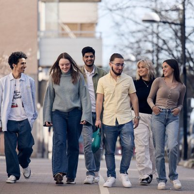 Elever utanför skolans lokaler