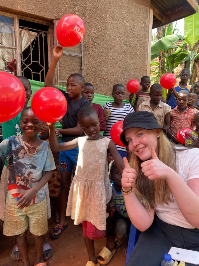 Elever på resa i Uganda