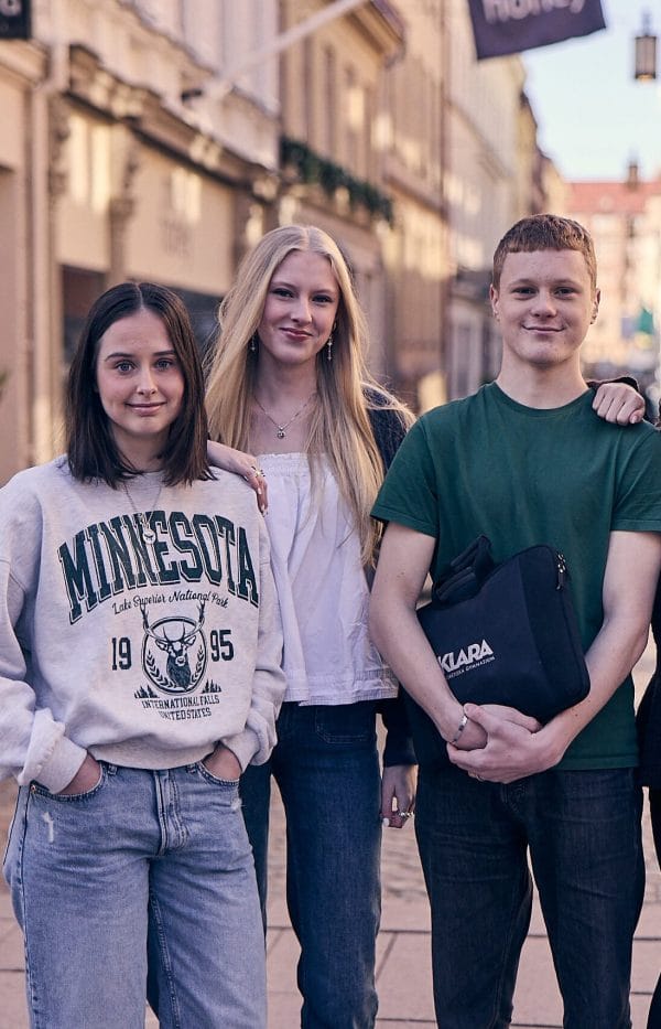 Elever utanför skolans lokaler