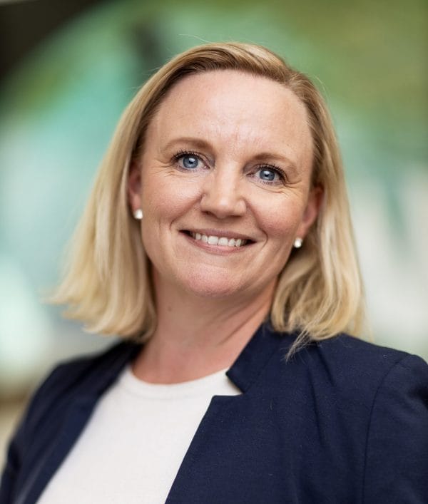 Porträttbild Carolyn.